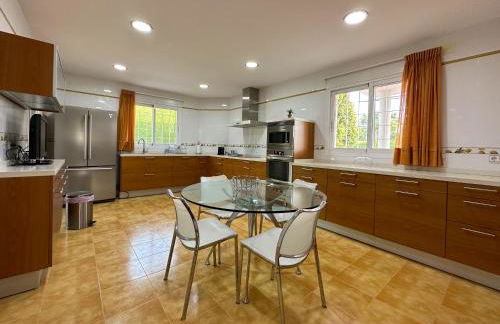 Casa Chalet Villa con piscina, jardín y aire acondicionado cerca de Valencia en La Eliana-L'Eliana - Foto 66