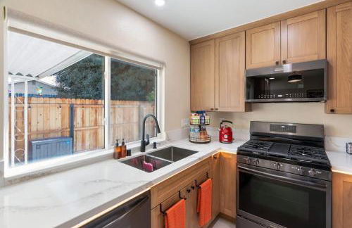 Urban Oasis - Just Remodeled - Photo 18