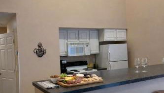 New, Spacious and charming, with a river view, conveniently located near skiing and golf - Foto 5