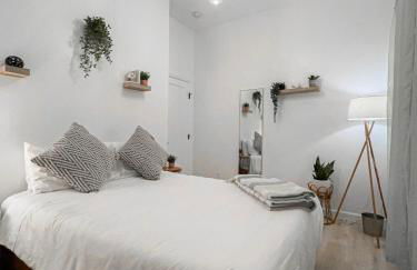 Modern 3BR Oasis Free Parking - Foto 6