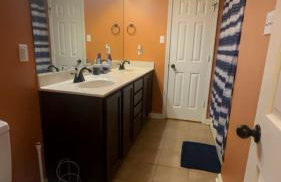 4BR 2BA Family Home On a Lake - Foto 29