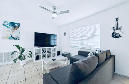 2BR Home with Private Pool, Fire Pit and Grill - Foto 44