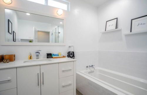 Enchanting Sherman Oaks Home With Pool permit #HSR two five zero zero 3222 - Foto 22