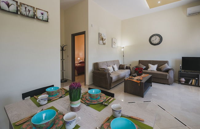 Spacious & New fully equipped Home with Parking - Foto 1