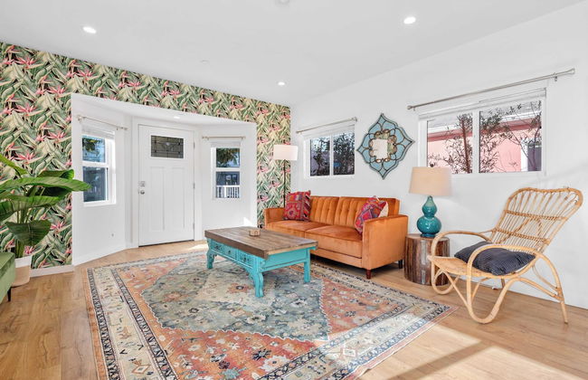 2 Units in Prime Hollywood Location Chic Renovated 1bdrs w/ Patio Avantstay - Foto 9