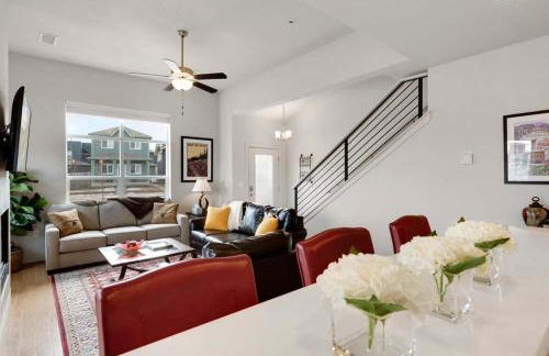 Modern Townhome Steps From the Brewery District! - Foto 8