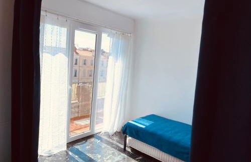 French Riviera centre ville plage port balcon panoramique et Clim - Foto 11