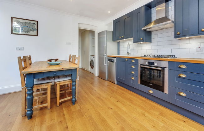 Charming Hampstead Retreat with Patio - Foto 8