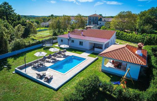 Charmante Villa mit privatem Pool, Klima, Sonnenliegen, Terrasse und Grill - Foto 70