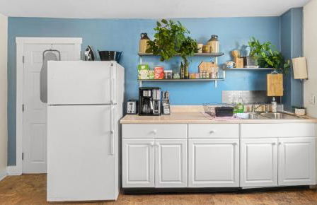 East end. Walk to food, beer and downtown fun. - Photo 6