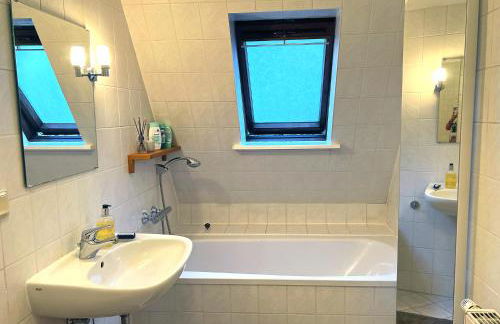 Atelierwohnung mit Parkblick - Foto 10