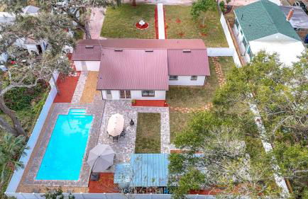 Poolside Paradise with Basketball Court - Foto 12