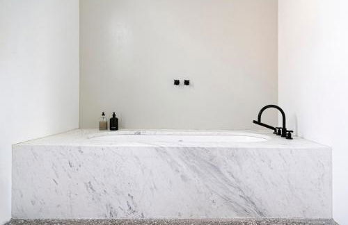 Luxury modernist design townhouse with garden - Foto 23