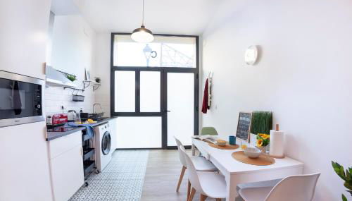 NC - Design Loft Steps from City of Arts & Sciences - Photo 2, Lobby or reception, toaster, minibar