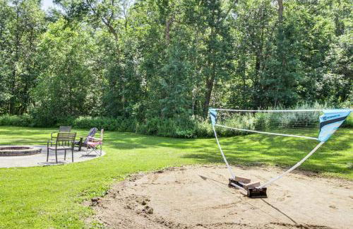 Hot Tub and 2 Recreation Rooms Spacious Onamia Home - Foto 29