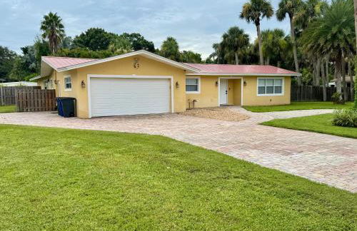 3 bed 2 bath pool house with water access - Foto 27