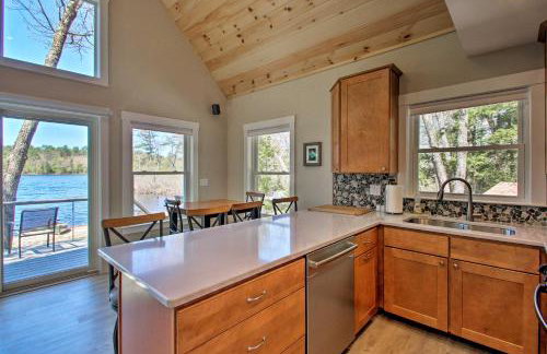 Lakefront Meredith Home: Private Beach & Fire Pit! - Foto 8