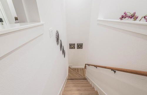 Luxury Haven near Dwtn, Med CTR, with Fast Free WiFi, Parking - Foto 13