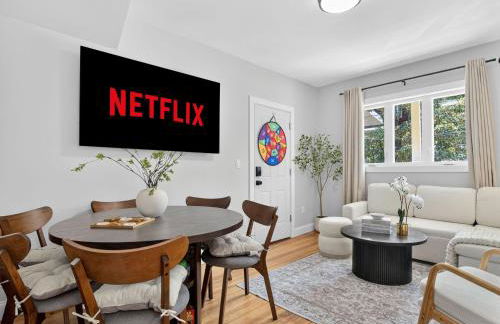 LUX Retreat Home with Yard - Foto 1