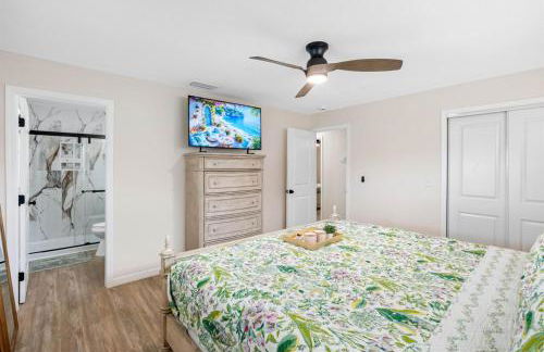 Brand New Saltwater Pool! - Waterfront Canal - Luxury Home - Foto 31