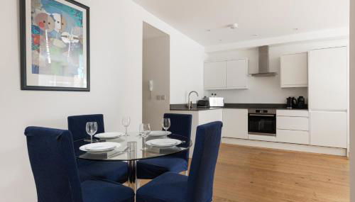 New! Bright 2BR Flat with Patio - Foto 4