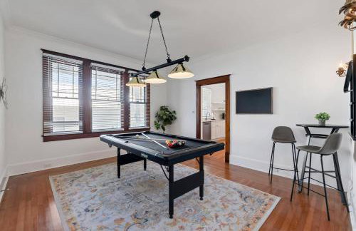 Old Mission Manor - Chic 2br 1ba Apartment - Sleeps 6 - Pool Table - 15 Min Walk to Downtown - Foto 8