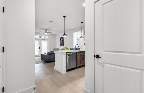 Peaceful 2BR by the Bay Pool and Coastal Vibes - Foto 21