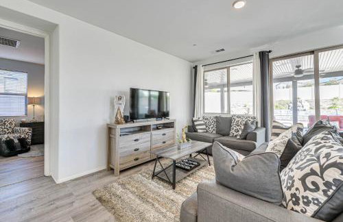 Patio and Yard Luxe Beaumont Getaway! - Foto 3