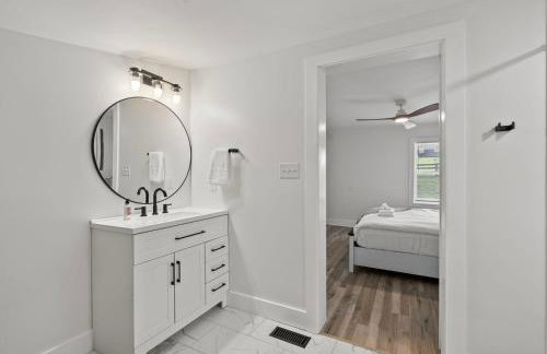 Creekside Stay | Peaceful Cottage | Elkhorn - Foto 22