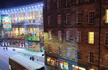 Edinburgh Old Town - Photo 2