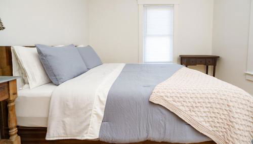 Very Cozy, 2 Bedroom Farmhouse Apartment 2nd FL - Foto 3