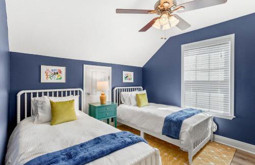 Artsy Downtown Retreat w Hot Tub - Foto 39