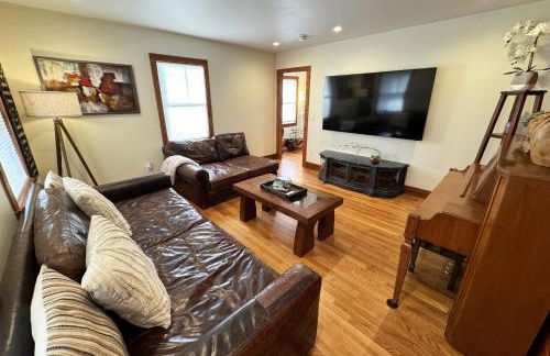 Large, Comfortable & Conveniently located Home - Foto 9