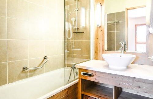 Stunning 3-bedroom apartment with mountain views - Foto 49