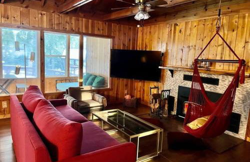 Serene and Magical Cabin w/Barrel Sauna and Fireplace - Foto 1