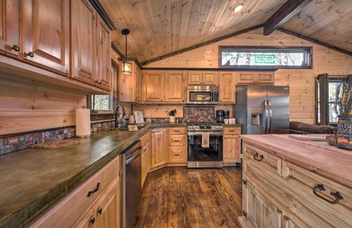 Updated Cabin with Fire Pit 2 Mi to UTV and Hike - Foto 9