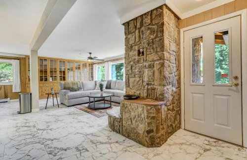 Upper Stone Lodge - Hot Tub & Game Room - Upper Unit - Foto 6