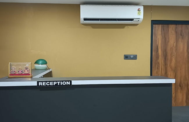 HOTEL BLACK GRAPES INN - Photo 2