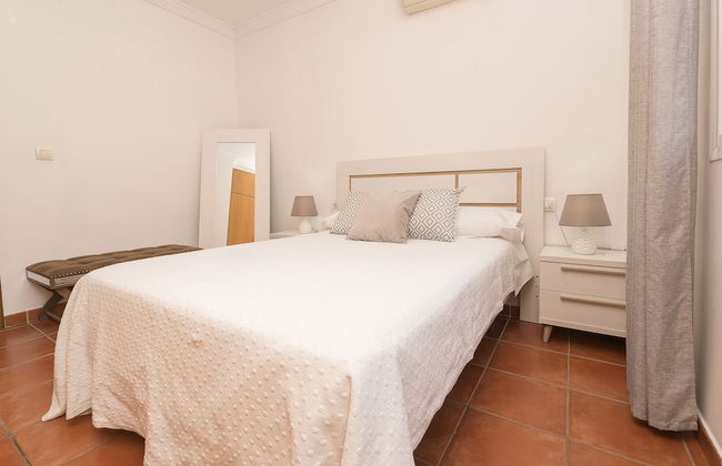 El Cortijo in La Linea de la Conception - Photo 17