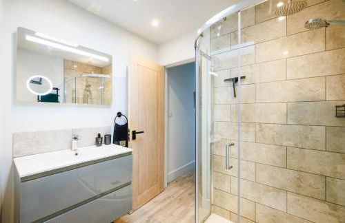 A stunning 3 bed Apartment - Photo 6