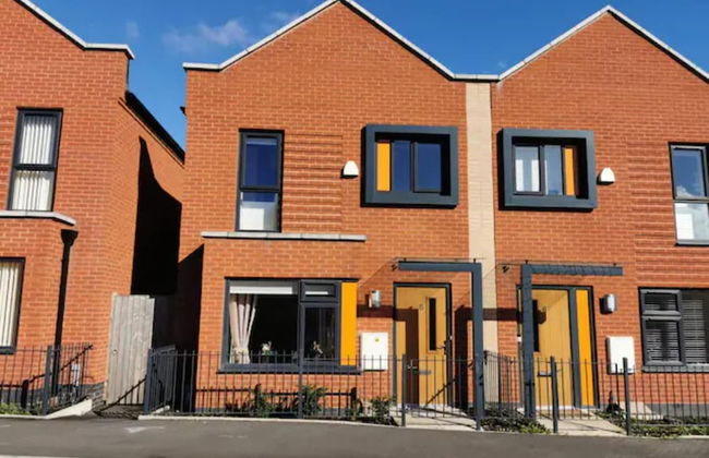 Entire 3 Bedroom House Manchester Free Parking - Foto 1