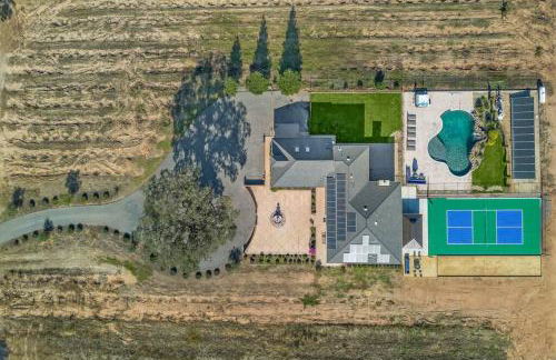 Luxury 4 Acre Estate - Pickleball, Pool, Hot Tub! - Foto 1