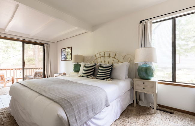 Wolfe by Avantstay 5mins Northstar w Hot Tub Fireplace 2 Private Decks - Photo 15