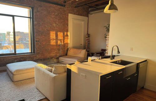 Sky-High Sanctuary Penthouse with Panoramic Views - Foto 1