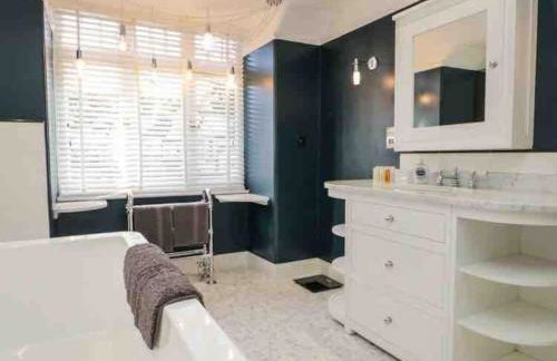 Bank Chambers in Bowness with Hot Tub and Lake Access - Photo 22