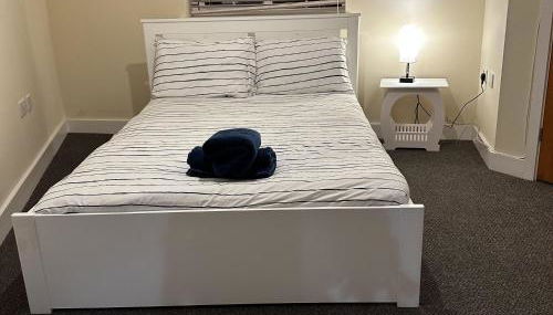 Stunning 5-Bed House in Peterborough host 15 g - Foto 2