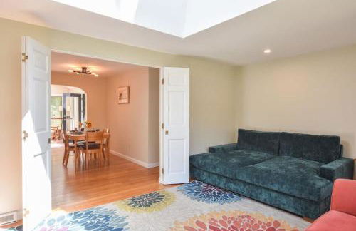 Bright & Open Central A C Dog Friendly - Photo 12