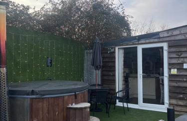 Bridie -rose with wood tub country retreat mini zoo - Foto 9