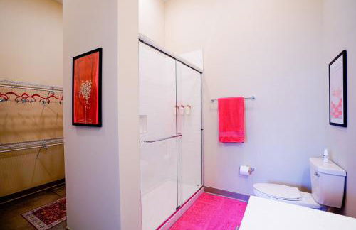 Rose Quartz Suite - NEW 2 bdrm 2 bath - Foto 14