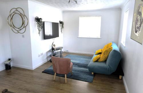 4 beds spacious Apartment, with Parking & WIFI, CHAFFORD HUNDRED, near station & shopping, long stays! - Foto 2